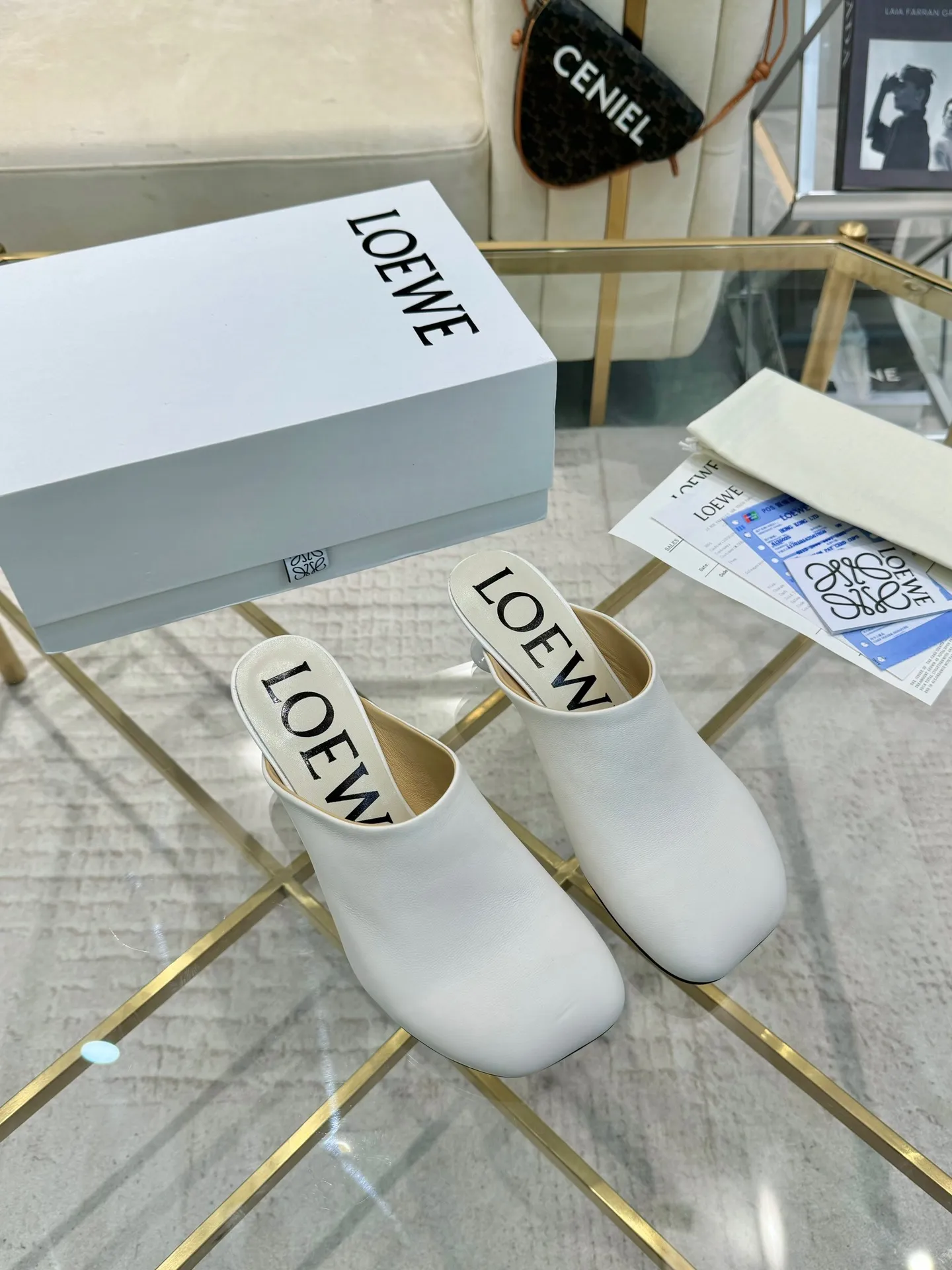 👟👟Ex-factory price 640👟👟 LOEWE‼ ️ New arrival‼ ️Imported genuine leather sole Loewe 2024/aw early spring latest catwalk color diamond series catwalk style 😘😘😘 Upper: imported super soft sheepskin lining: imported water-dyed sheepskin Outsole: original molded injection molded leather outsole Heel: original molded 1:1 Heel height: 5.5cm Size: 35-39 (40/41/42/43 custom-made, non-refundable)
